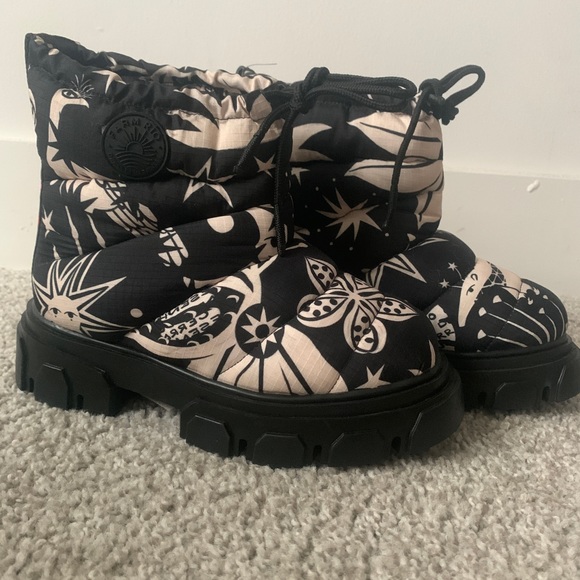 Farm Rio women boots. - Picture 1 of 5